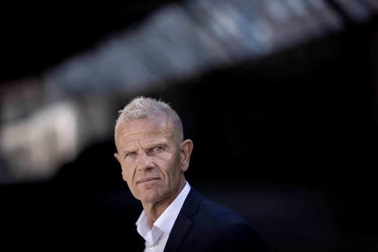 Lars Findsen, tidligere chef for Forsvarets Efterretningstjeneste, FE, blev i december 2021 anholdt og sigtet for at have lækket højt klassificerede oplysninger. Nu har han fået medhold af Højesteret, når det gælder åbenhed omkring anklagerne mod ham. Foto: Mads Nissen