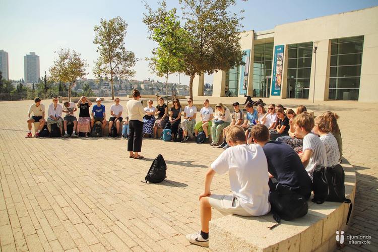 31 elever fra Djursland Efterskole var på skolens traditionelle tur til Jerusalem. Første dag var fredag. Lørdag angreb Hamas Israel. 
