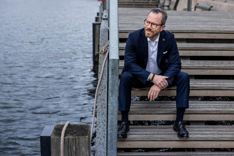Jakob Ellemann-Jensen, partileder for Venstre og økonomiminister, vil samle en lang række parter om bordet for at udforme en CO2-afgift på landbruget. Foto: Nikolai Linares