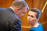 Udenrigsminister Lars Løkke Rasmussen (M) og Statsminister Mette Frederiksen (S) holdt sig ikke tilbage med at tale - højlydt - indbyrdes under Folketingets åbningsdebat. Foto: Jens Dresling
