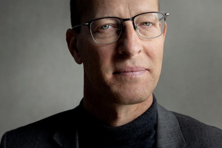 Landets førende kriseekspert, CBS-professor Jesper Rangvid., mener at have fundet forklaringen på, at krisen lader vente på sig. Foto: Mads Nissen