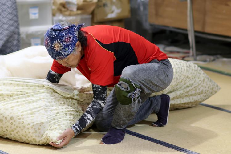 Futon Tokyo er en 106 gammel virksomhed, som holder bomuldstraditionen i live. Blandt andet ved at give turister mulighed for at lave deres egen zabuton-pude og tage den med hjem.  Foto: Anne Rumland Østbygaard