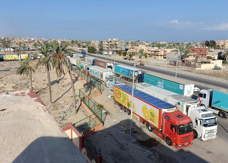 Tonsvis af nødhjælp er lige nu strandet uden for Rafah-grænsen til Gaza. Foto: Stringer/Ritzau Scanpix
