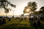  Promenaden i Kadıköy strækker sig mange kilometer langs kysten. Her mødes gamle og unge i parken, og især i weekenden er der propfyldt. Foto: Walther Bølge