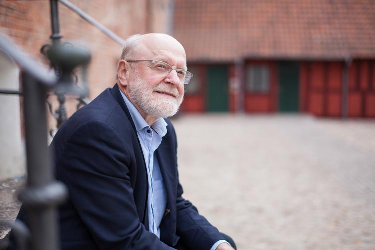 Johs. Nørrgaard Frandsen kan i den grad se sig selv i Jens Smærup Sørensens romanpersoner. 