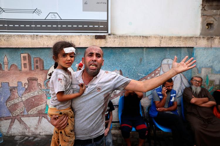 Også Verdensundhedsorganisationen (WHO) advarer nu mod en humanitær krise i Gaza, hvor mange, også civile, er blevet såret under israelske bombardementer.  Foto: Mohammed Abed/Ritzau Scanpix