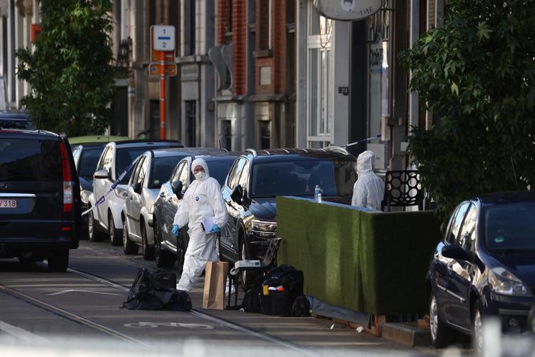 Gerningsmanden bag skuddrabene på to svenskere mandag aften, endte selv sine dage på en café i Bruxelles, da han tirsdag blev skudt af politiet. Foto: Yves Herman/Ritzau Scanpix
