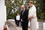 Statsminister Mette Frederiksen (S) lagde 10. oktober blomster ved Israels ambassade i København sammen med Israels ambassadør, David Akov. Mette Frederiksen har tidligere understreget at Danmark står bag Israel.. (Foto: Ólafur Steinar Rye Gestsson/Ritzau Scanpix) Foto: Ólafur Steinar Rye Gestsson/Ritzau Scanpix