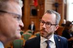 Uroen i Venstre om både partiets linje og formand Jakob Ellemann-Jensen (th) vækker bekymring i regeringspartneren Socialdemokratiet.  Foto: Jens Dresling