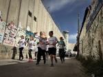Billedet er fra tredje gang, der blev afholdt Palestine Marathon i Bethlehem. 3.000 mennesker løb under sloganet Right To Movement. Foto: Peter Hove Olesen
