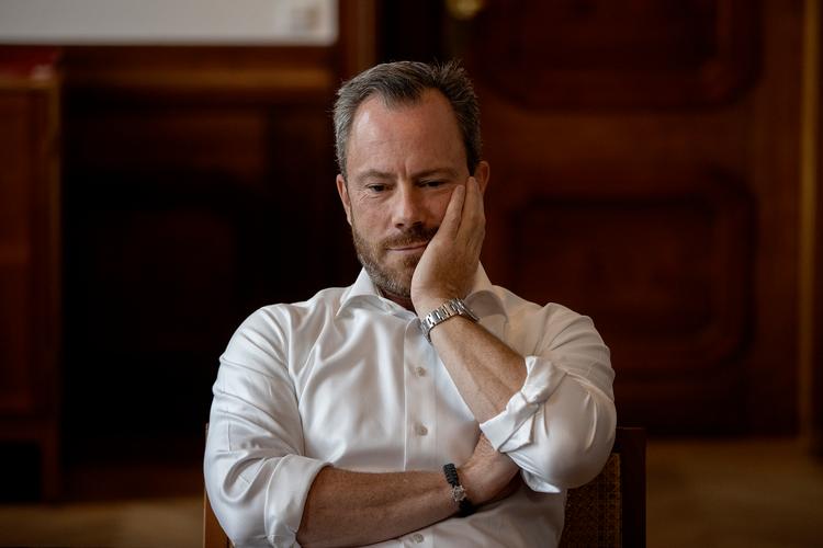 Nu tidligere V-formand og forsvarsminister, Jakob Ellemann-Jensen kom tilbage på sit kontor 1. august efter en længerevarende sygemelding med stress.   Foto: Finn Frandsen