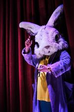 Stykket 'Alice' på Betty Nansen er lige så stramt, som det er surrealistisk, lige så kontrolleret som febrilsk fabulerende. Arkivfoto Camilla Winther