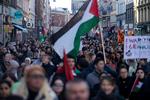 I København gik  tusinder af demonstranter søndag fra Den Røde Plads til Rådhuspladsen i protest mod Israels angreb på Gaza Foto: Thomas Borberg