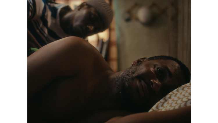 Bambi og Bawa er forelskede. Hvis de da selv tør sætte ord på det. I Nigeria kan det koste livet. Foto: REEL Pictures ApS/REEL Pictures ApS