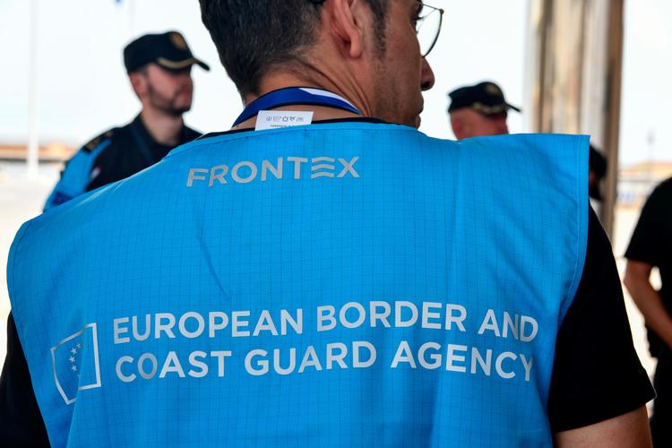 Den tyske forbundskansler og den franske indenrigsminister varsler begge en hårdere kurs over for migranter og afviste asylansøgere. Hjemsendelser skal ske langt nemmere og hurtigere, erklærer de. Foto: Antonio Sempere/Ritzau Scanpix