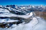 Gletsjerne ved Matterhorn i Schweiz er gudesmukke, men de er også truede, og ikke kun af klimaforandringer, men tilsyneladende også af skikonkurrence-arrangører. Arkivfoto:  Olivier Maire