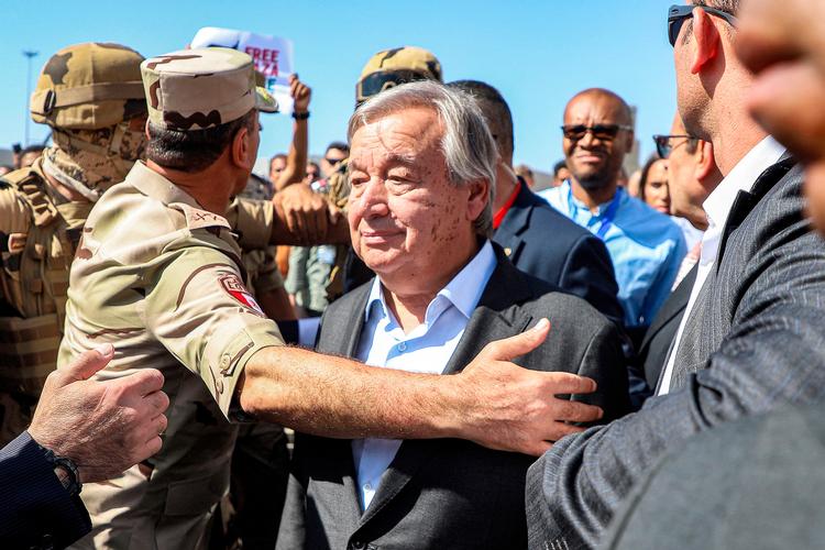 FN's generalsekretær Antonio Guterres besøgte 20. oktober grænseovergangen Rafah mellem Gazastriben og Egypten for at understrege behovet for humanitær adgang til Gazas befolkning. Foto: Kerolos Salah/Ritzau Scanpix