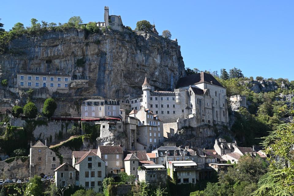 Pilgrimsbyen Rocamadour modtager fortsat gæster, der vil besøge Hôtel Beau Site, som Michel Houellebecq skrev om. Foto: Jakob Albrecht