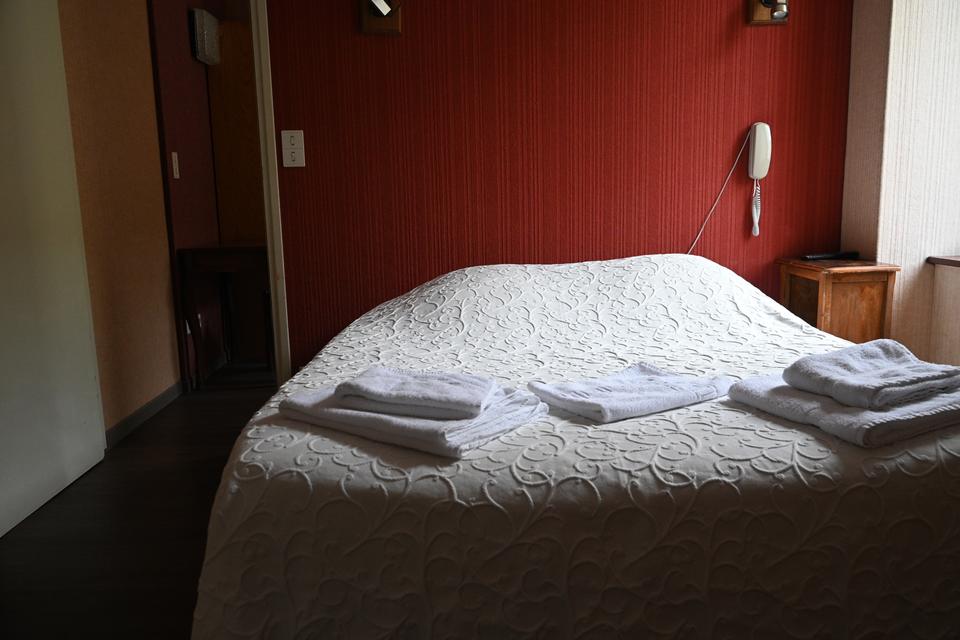 På Hôtel Au Parfum des Bois opholdt Michel Houellebecq sig mest på sit værelse, hvor han røg kraftigt. Foto: Jakob Albrecht