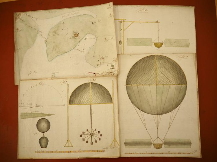 Udvalg af Lorentz Clausens fine tegninger fra 1822 i Det kgl. danske Landhusholdningsselskabs arkiv. Foto: Kenn Tarbensen
