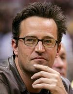 'Friends' sikrede Matthew Perry verdensberømmelse. Men serien førte ham også ud i et massivt stoftmisbrug. Lørdag blev skuespilleren fundet død i sit hjem. Foto: Lucy Nicholson/Ritzau Scanpix