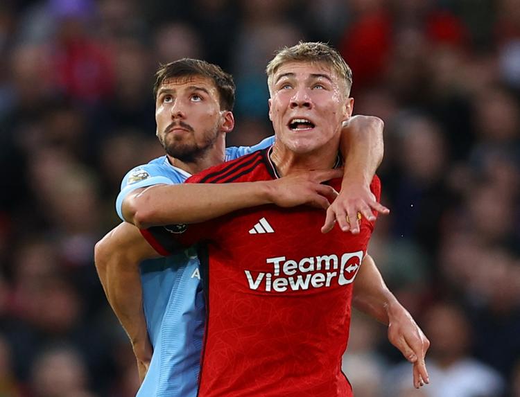 Rasmus Højlund har fortsat sin første scoring i Premier League til gode. United er i krise, og hverken Højlund eller de andre United-angribere kan finde netmaskerne.  Foto: Molly Darlington/Ritzau Scanpix