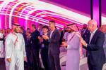 Fifa-præsident Gianni Infantino (til højre) og fodboldstjernen Cristiano Ronaldo klappede ad Saudi-Arabiens leder, kronprins Mohammed bin Salman (til venstre), til et arrangement i Riyadh en god uge, før det stod klart, at saudierne skal være vært for VM i 2034.  Foto: -/Ritzau Scanpix
