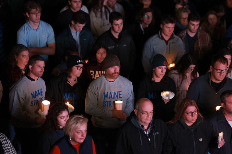 Borgerne i Lewiston i delstaten Maine er i chok og sorg over masseskyderierne, der kostede 18 mennesker livet og sårede 13. Der var tale om det 10.-mest dødelige masseskyderi i USA. Foto: Joe Raedle/Ritzau Scanpix