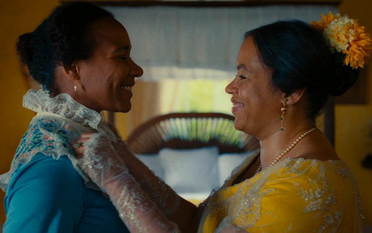 Manuskriptet til 'Viften' er skrevet af Anna Neye (th.), som også spiller den ene af filmens to hovedkarakterer,  den historiske figur Anna Heegaard.  