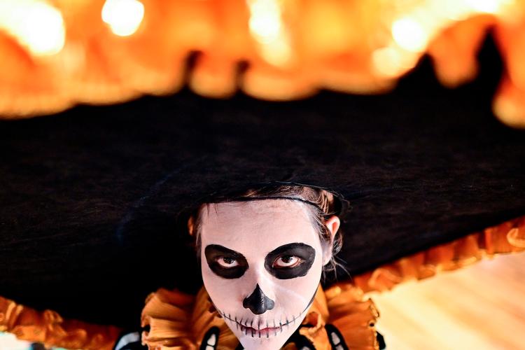 Danskerne har taget den mørke del af halloween til sig, så det kan ikke blive uhyggeligt nok.  Foto: Manan Vatsyayana/Ritzau Scanpix