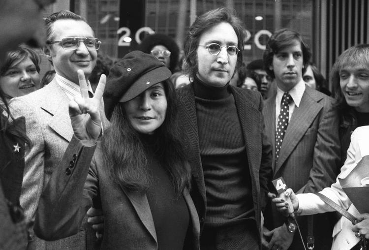 John Lennon og Yoko Ono f otograferet i New York i 1972 - otte år inden han blev dræbt.  Foto: Uncredited/Ritzau Scanpix