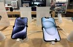 Apple satser nu på et godt julesalg, ikke mindst af den nye iPhone 15, lyder det fra topchef Tim Cook.  Foto: Justin Sullivan/Ritzau Scanpix