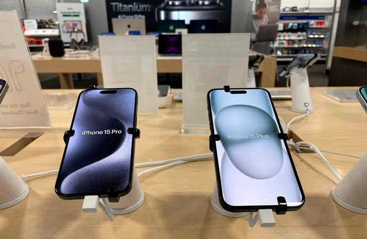 Apple satser nu på et godt julesalg, ikke mindst af den nye iPhone 15, lyder det fra topchef Tim Cook.  Foto: Justin Sullivan/Ritzau Scanpix