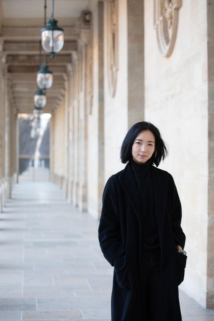 An Yu er bosat i Hong Kong, men er født og opvokset i Beijing. Hun debuterede i 2020 med romanen 'Braised Pork'. 'Efterklang' udkom i 2022 på engelsk med titlen 'Ghost Music'. Foto: Tara Lengyel/PR