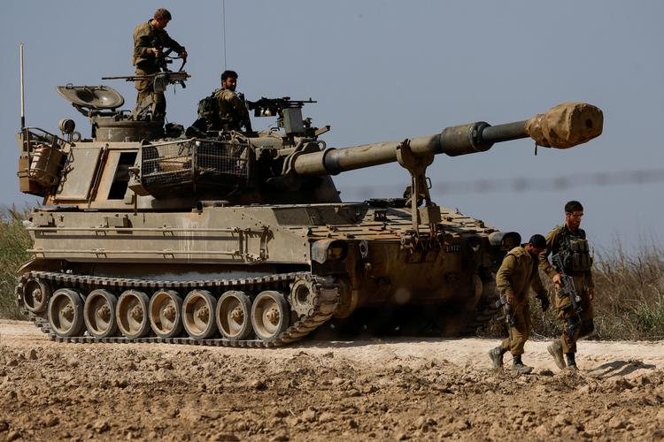 Krigen mellem Israel og Hamas er rykket ind i en ny fase, mener en række militæreksperter, som Politiken har talt med. Foto: Amir Cohen/Ritzau Scanpix