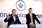 Udenrigsminister Lars Løkke Rasmussen (M) og forsvars- og økonomiminister Troels Lund Poulsen (V) præsenterede mandag regeringens forslag til en skattereform sammen med skatteminister Jeppe Bruus (S).  Foto: Jens Dresling