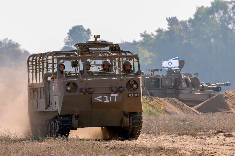 Et israelsk militærkøretøj nær grænsen til Gaza. Foto: Jack Guez/Ritzau Scanpix