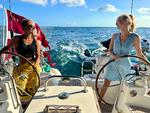 Heidi Manøe og hendes co-skipper Cecilie Rosholm Oksbjerg om bord på 'Norr', som de sejlede fra Cap Verde over Atlanten, gennem Panamakanalen og over Stillehavet.  Foto: Privatfoto
