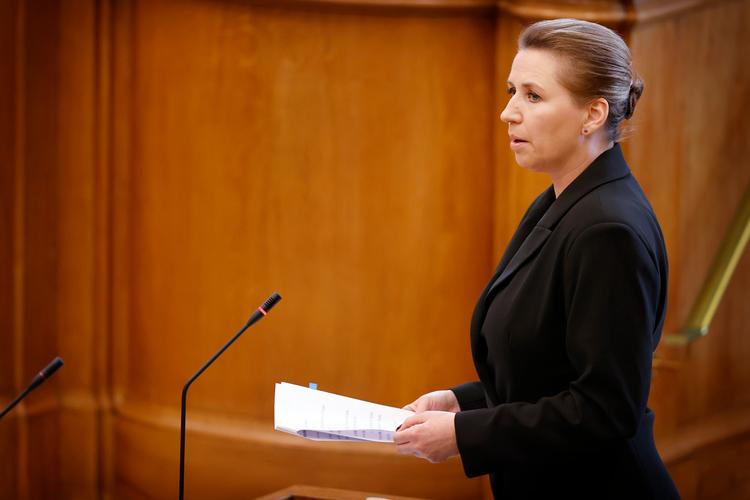 Statsminister Mette Frederiksen (S) svarer tirsdag på spørgsmål i folketingssalen. Foto: Jens Dresling