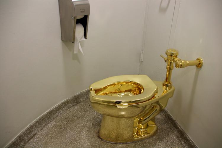 Maurizio Cattelans kunstværk 'America' er et fuldt funktionelt toilet i 18 karat guld. Det blev stjålet i 2019 og er ikke set siden.  Foto: Christina Horsten/Ritzau Scanpix