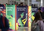 Spotify er nu en stor spiller i bogbranchen og sørgede for at gøre sig synlig på bogmessen i Frankfurt i oktober. Foto: Frank Rumpenhorst/Ritzau Scanpix