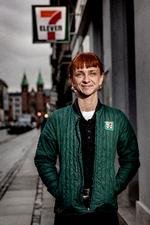 29-årige Cecilie Stübe har haft sin faste gang i Ungehuset i Brøndby i mere end otte år.  Det har holdt hende oven vande, men det er i høj grad hendes egen power, der nu har sikret hende jobbet som butikschef i 7eleven.   Foto: Jacob Ehrbahn