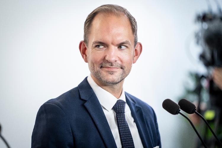 Skatteminister Jeppe Bruus har grund til at glæde sig. Foto: Mads Claus Rasmussen/Ritzau Scanpix