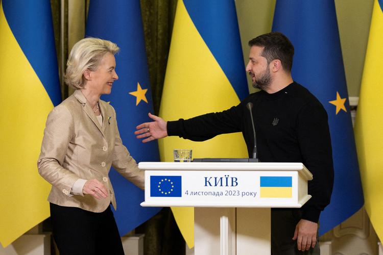 Ukraines præsident, Volodymyr Zelenskiy, mødtes med EU-Kommissionens formand, Ursula von der Leyen, i Ukraines hovedstad, Kyiv, i mandags.  Foto: Thomas Peter/Ritzau Scanpix