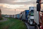 Polske lastbiler blokerer motorvejen ved grænseovergangen i Dorohusk mellem Polen og Ukraine. De protesterer mod unfair konkurrence fra de meget billigere ukrainske chauffører og vil have den polske regering og EU til at gribe ind.  Foto: Wojtek Radwanski/Ritzau Scanpix