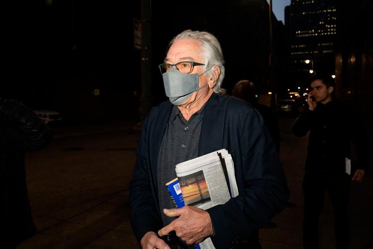Robert De Niro forlader retsbygningen på Manhattan.  Foto: Adam Gray/Ritzau Scanpix