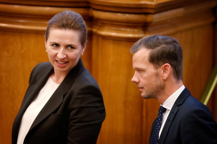 Hvorfor afviser Mette Frederiksen og Peter Hummelgaard blankt en bred og åben undersøgelse af FE-sagen, spørger chefredaktør Christian Jensen.  Foto: Jens Dresling
