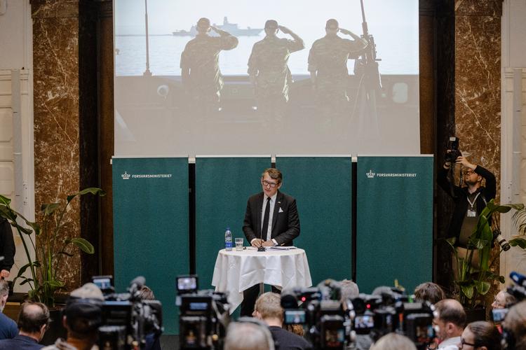 Flere partier vil have forsvarsminister Troels Lund Poulsen til at forholde sig til en rejse til Singapore, som ledende embedsmænd tidligere i år fik betalt af brancheforeningen Naval Team Denmark.  Foto: Anders Holst Pedersen