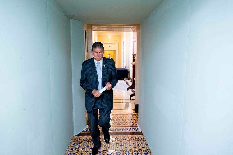 Den demokratiske senator Joe Manchin har meddelt, at han ikke vil stille op til genvalg i West Virginia. Manchins afgang giver republikanerne en mulighed for at vinde hans plads i  Senatet ved næste års valg. (Photo by SAUL LOEB / AFP) Foto: Saul Loeb/Ritzau Scanpix