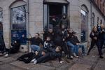 Efter kampen var atmosfæren spændt mellem politi og FCK-fans ved Haralds Bodega på Østerbro i København. Foto: Benjamin Krog